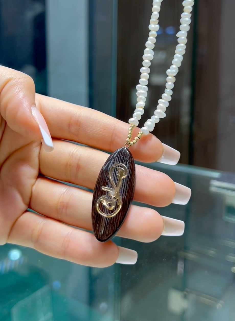 Collier OUD QMARI et Johar Avec Boules et fermoir en Or 18k - Toutes les Prénoms Sont disponible