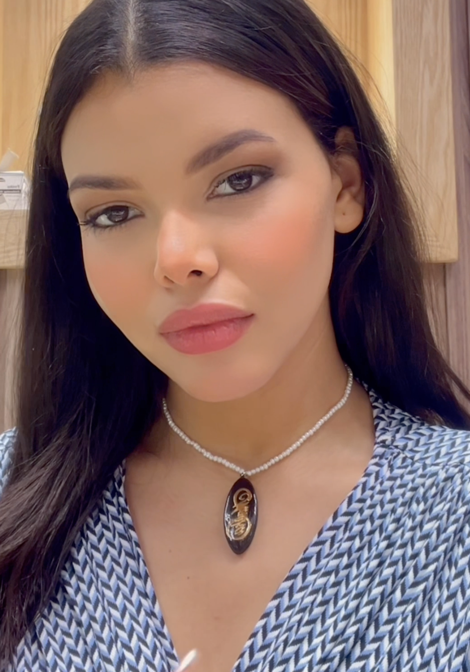 Collier OUD QMARI en Pierres Johar et Or 18k- Toutes les Prénoms Sont disponibles