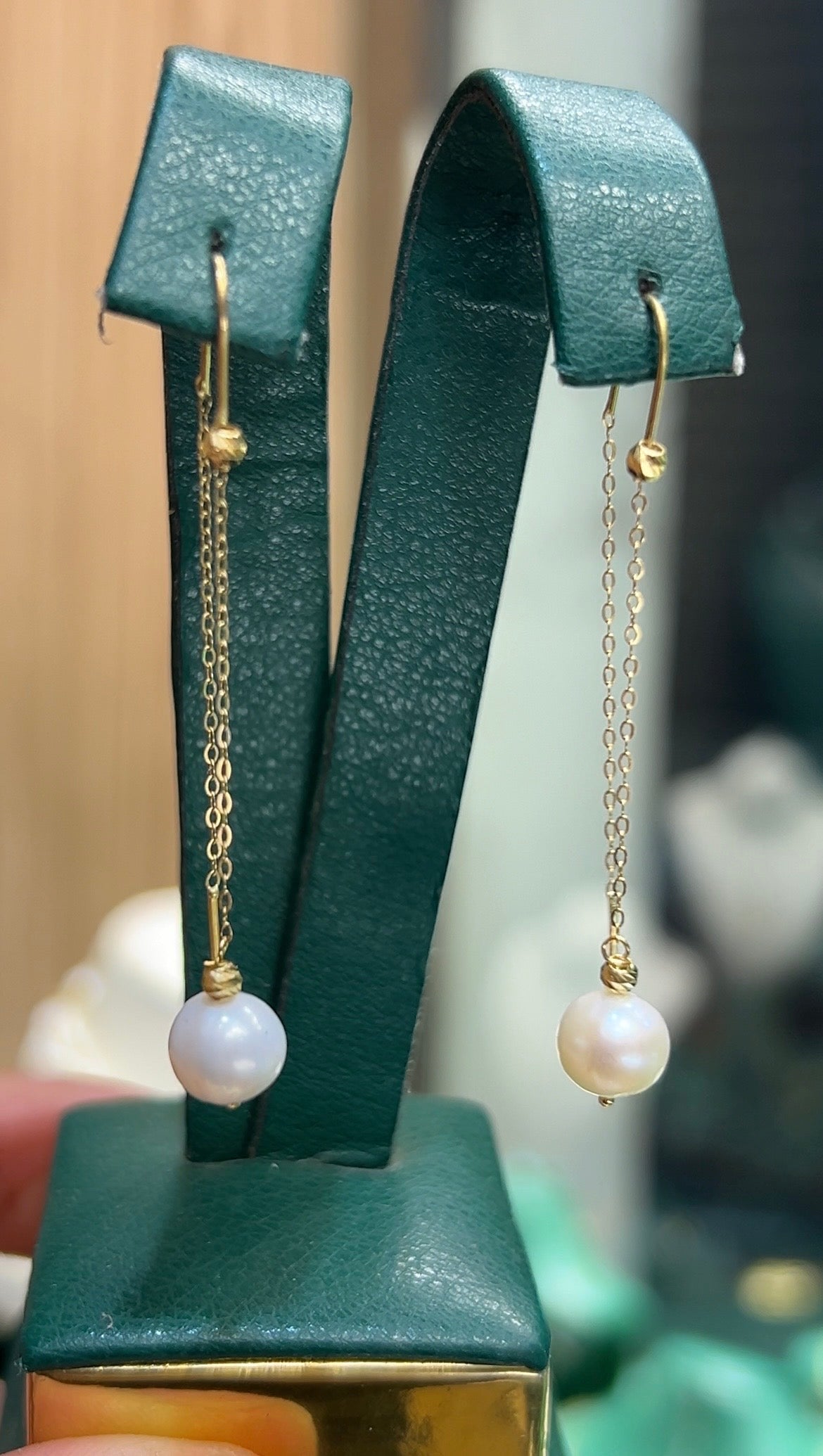 Boucle d’oreille en Or18k avec johar naturelle