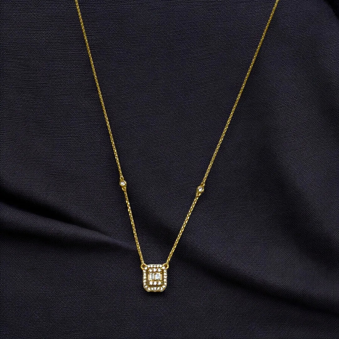 Pendentif Carré Serti en Or 18K