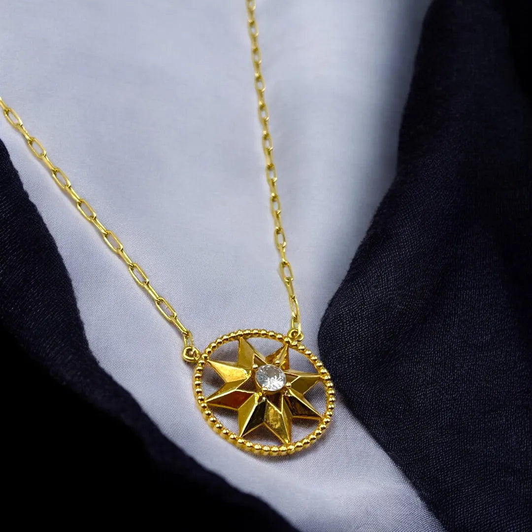 Chaîne Avec Pendentif Rose Des Vents