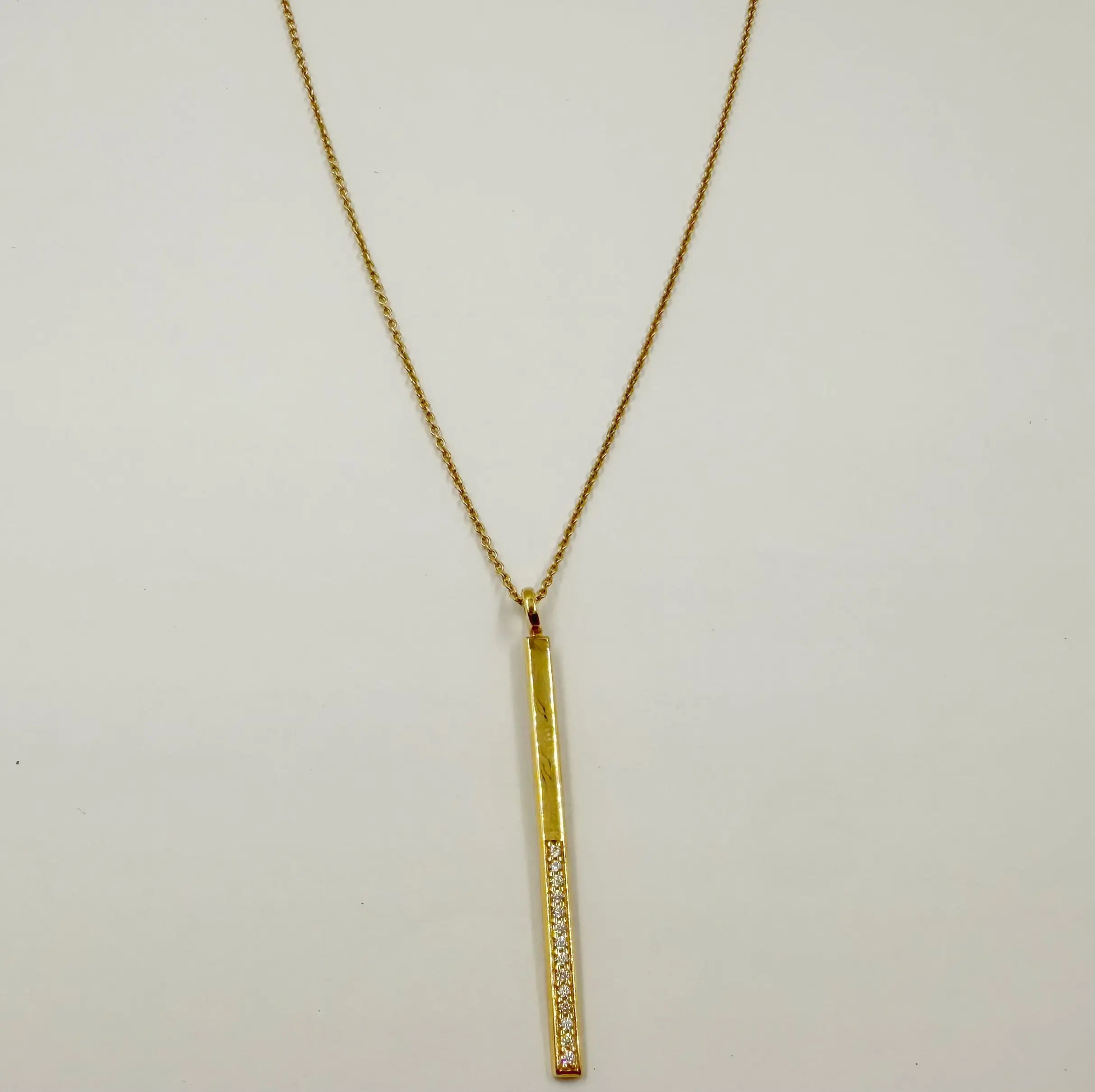 Collier Barre Verticale Pavée en Or Jaune 18K