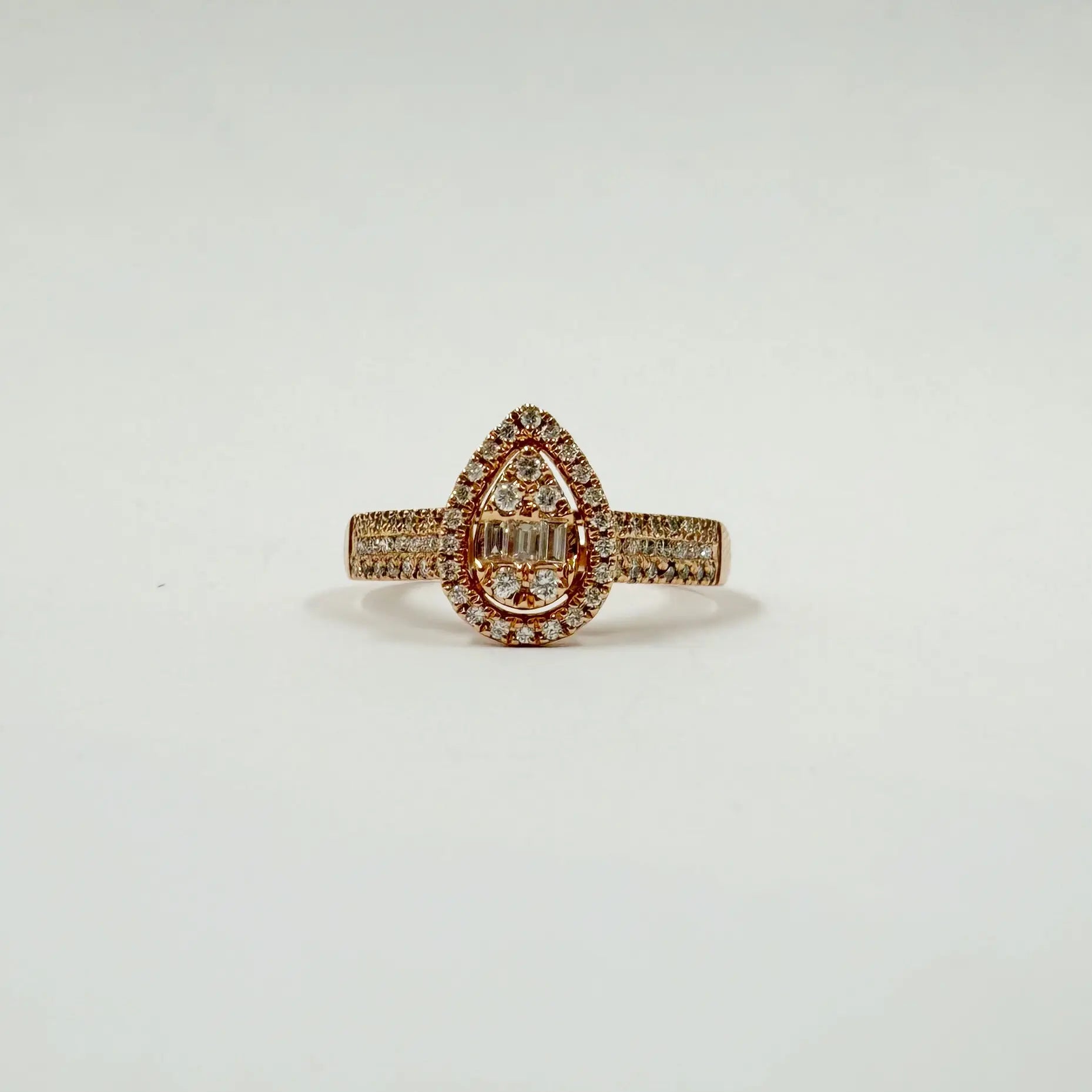 Alliance design poire en or rose sertie de diamants – 0,35 ct
