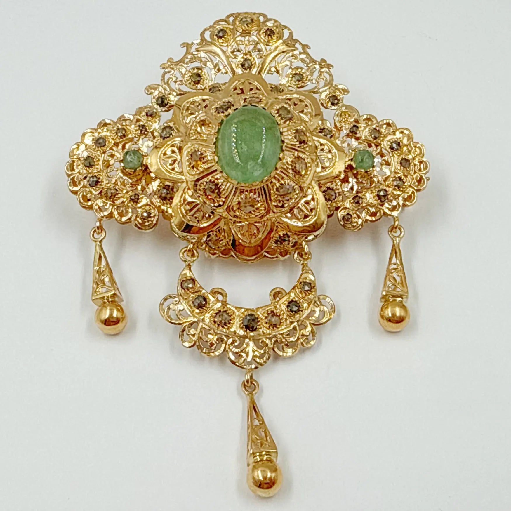 Broche traditionnelle en or rose rosace avec pierre verte et kandil