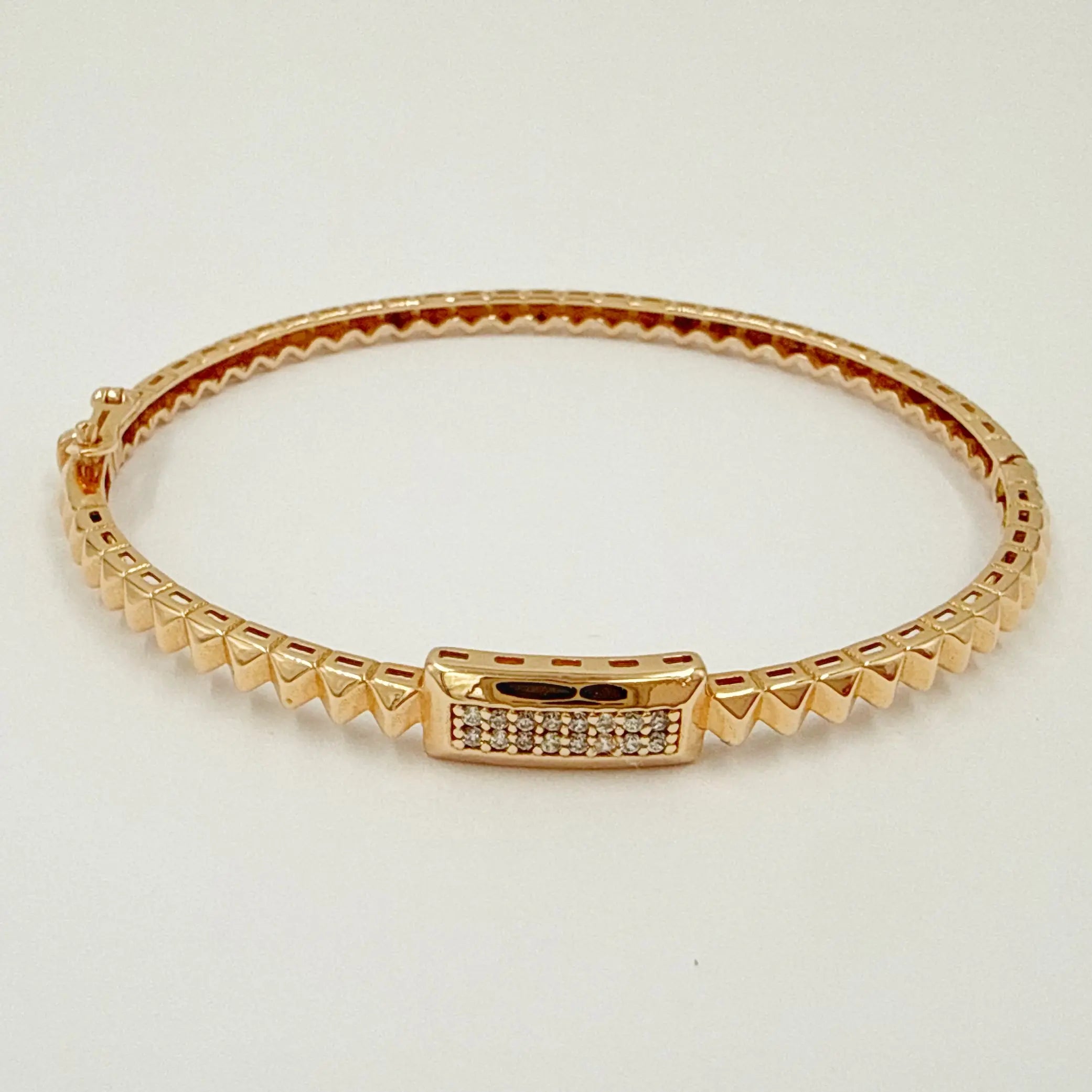 Bracelet rigide en or rose 18 carats – Design géométrique