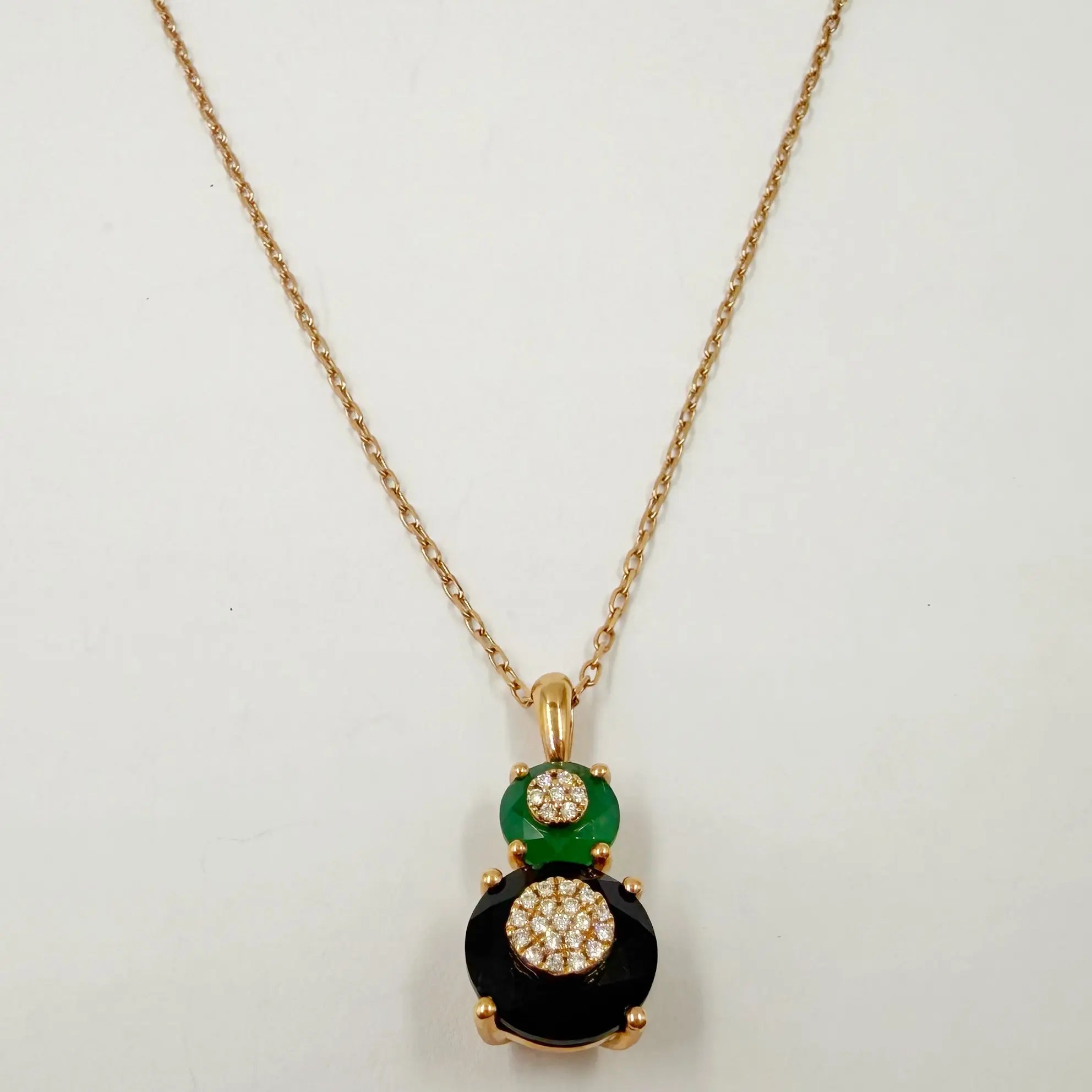 Collier en or rose serti de diamants, onyx et agate verte – 0,08 ct