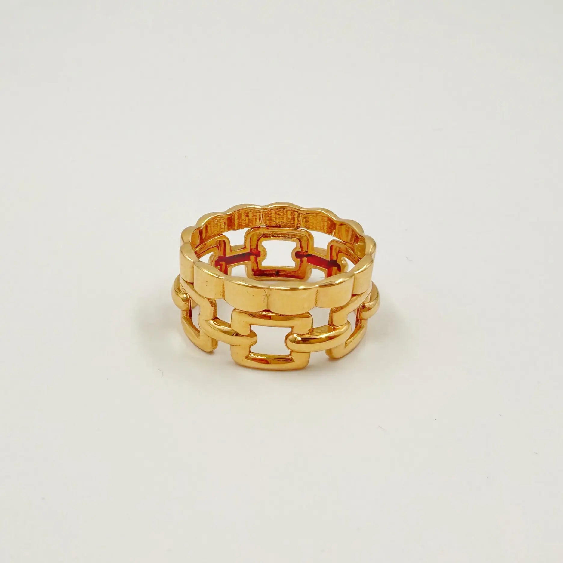 Détail d’un bijou en or 18K de Bijouterie Fethi