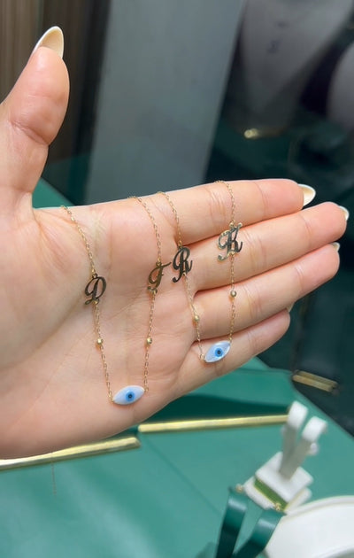 Collier “eye” en Or 18 carats . Tous les lettre disponibles