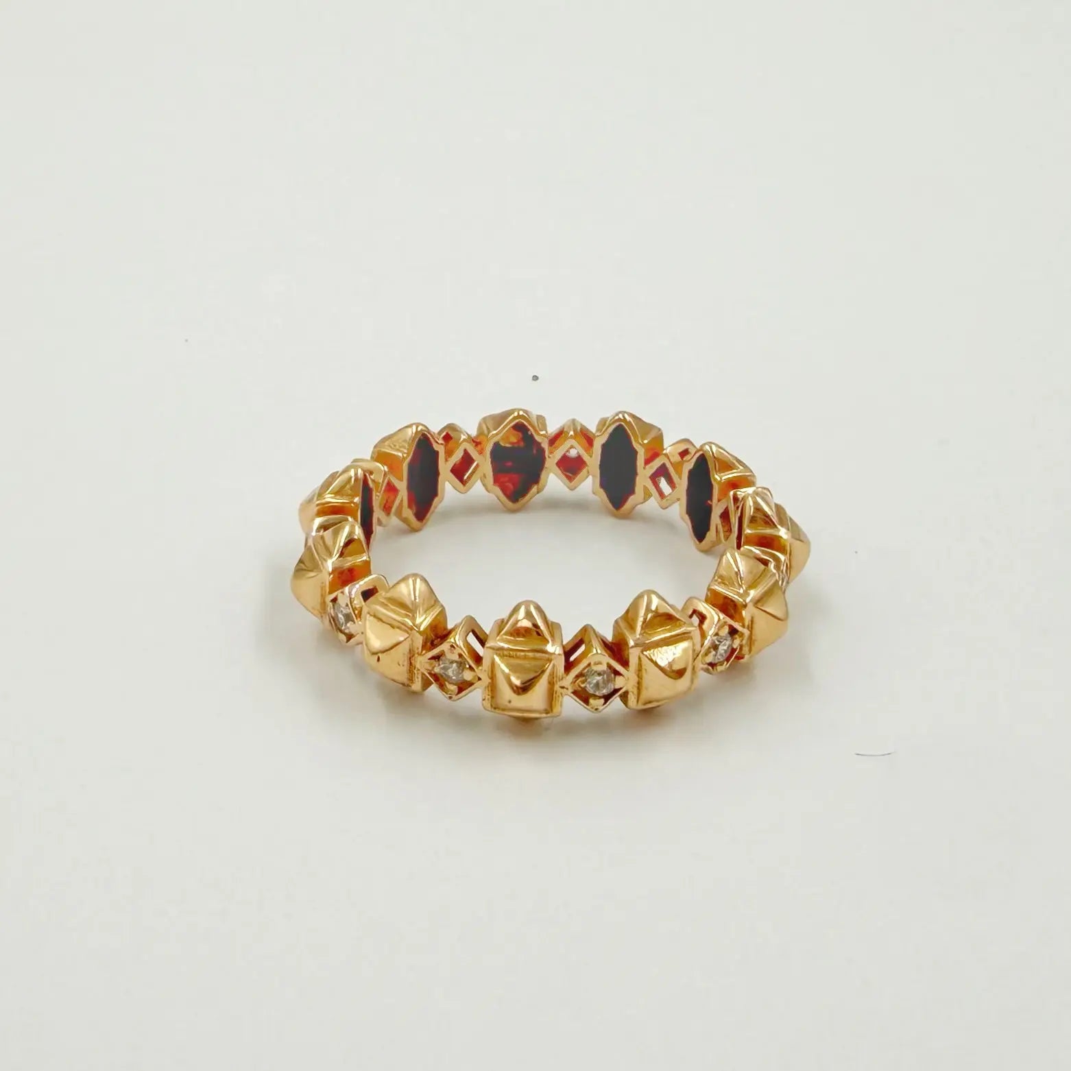 Bague en or rose à motifs géométriques