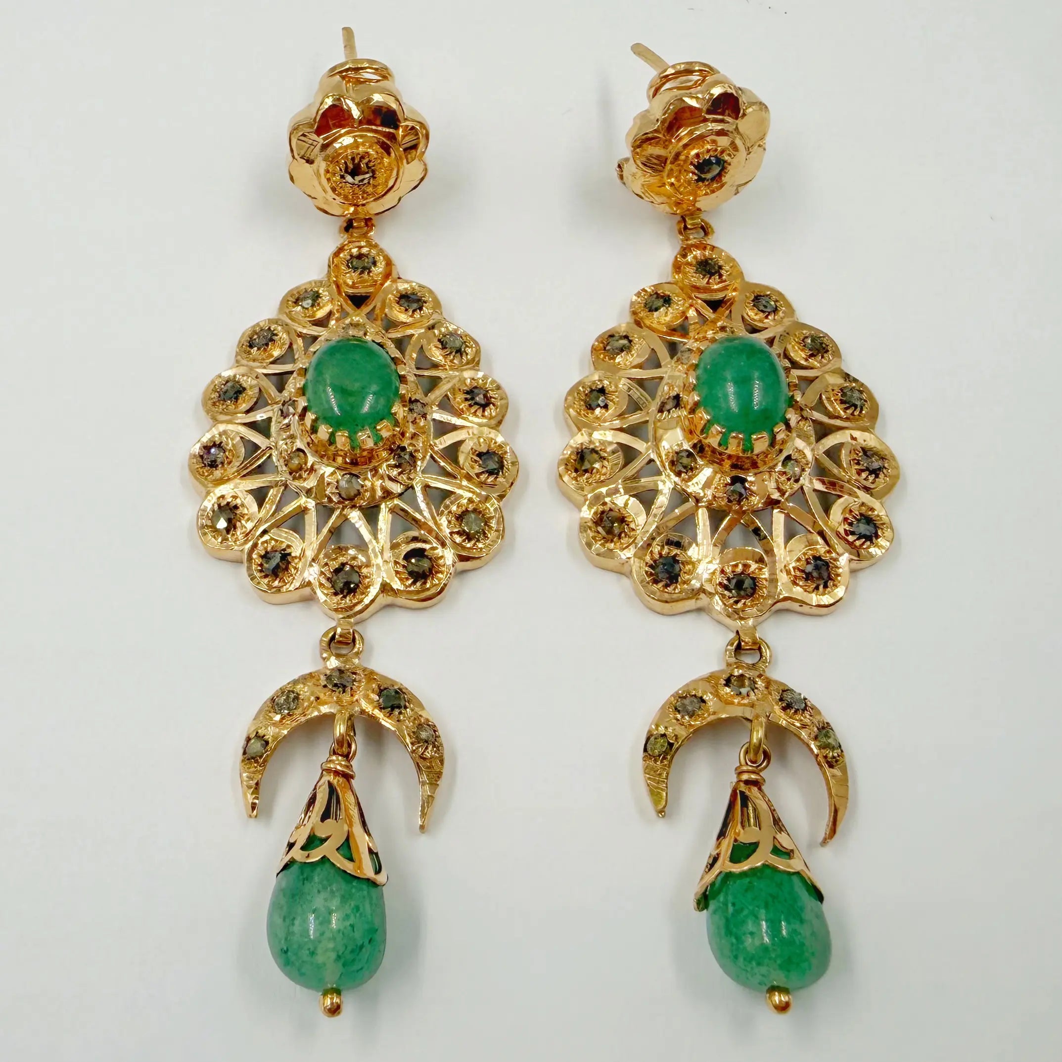 Boucles d'oreilles traditionnelles en or rose rosace avec pierres vertes, hlala et bellouta