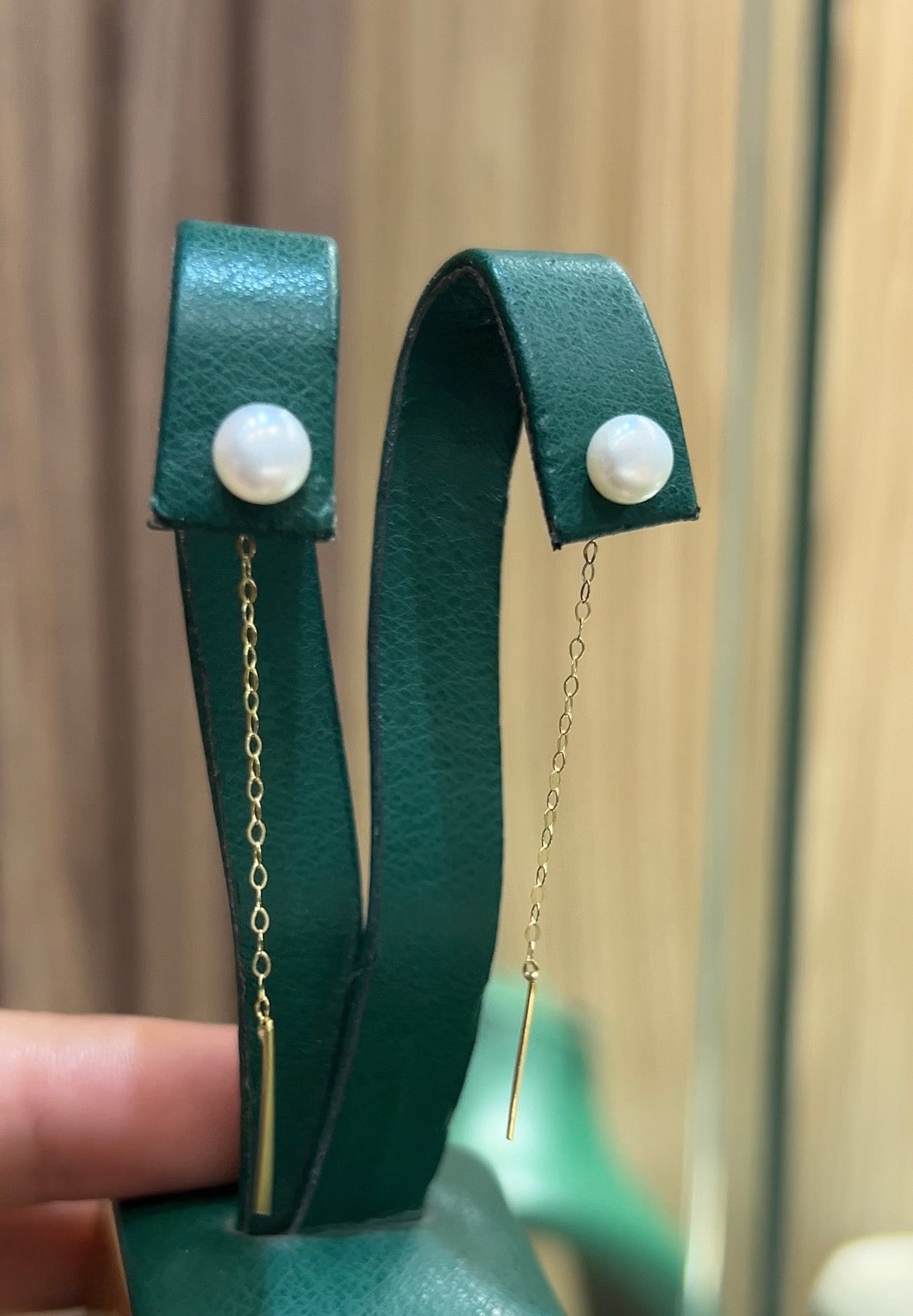 Boucle d’oreille en Or18k avec johar naturelle