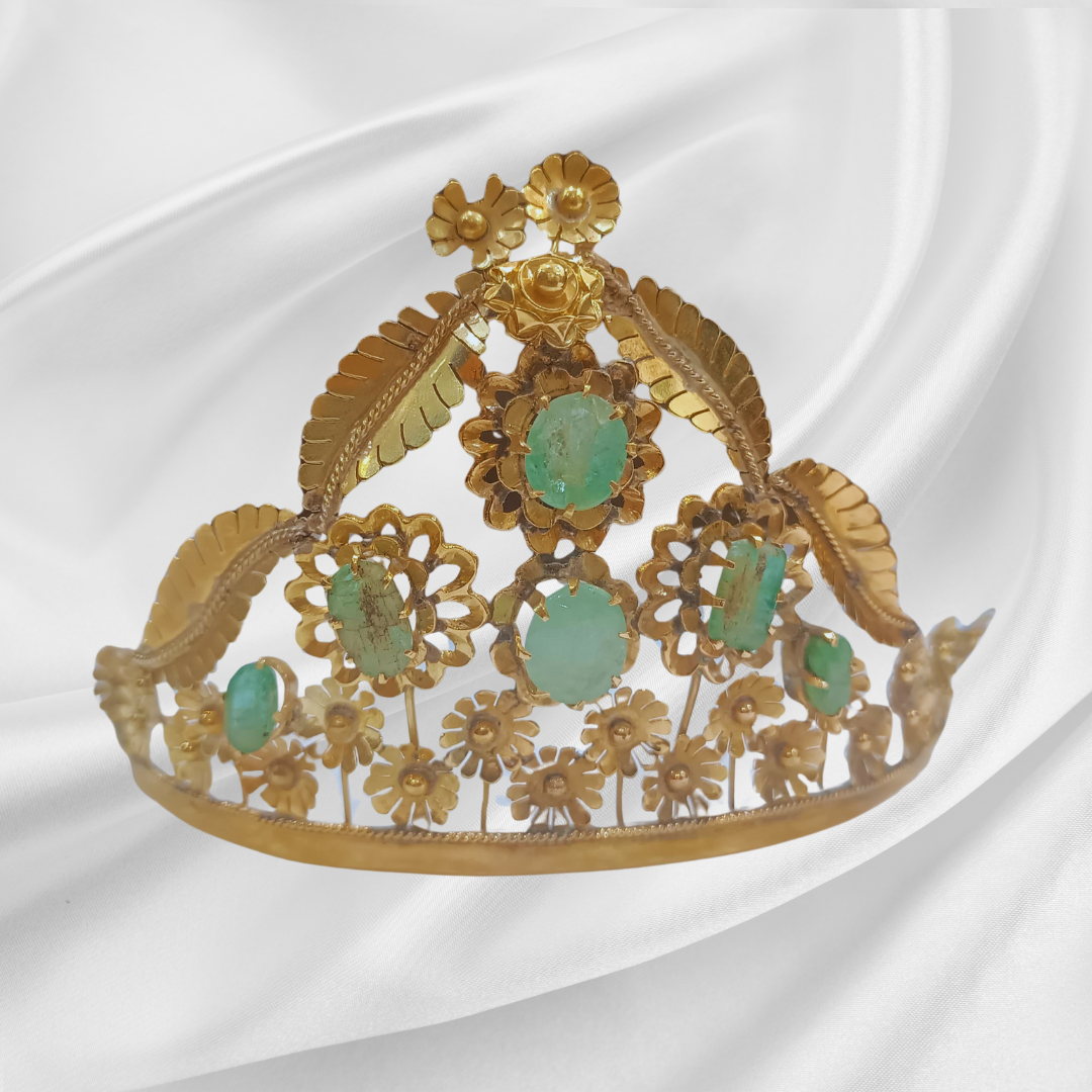 Couronne en or 18k serti en émeraude