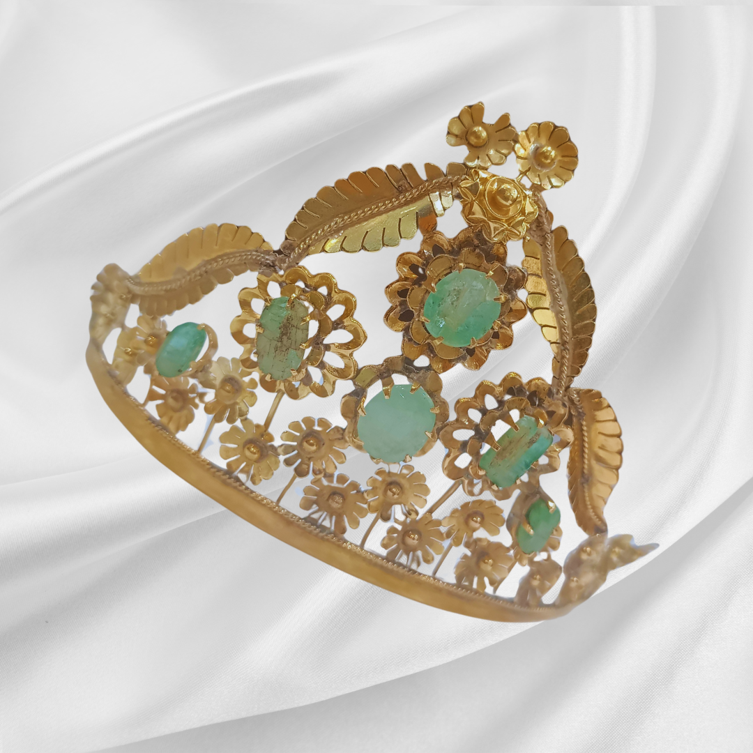 Couronne en or 18k serti en émeraude