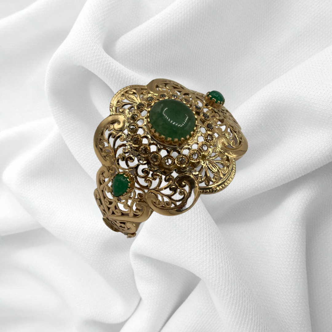 Bracelet Traditionnel Gravé, Serti d’Émeraude et Rosace
