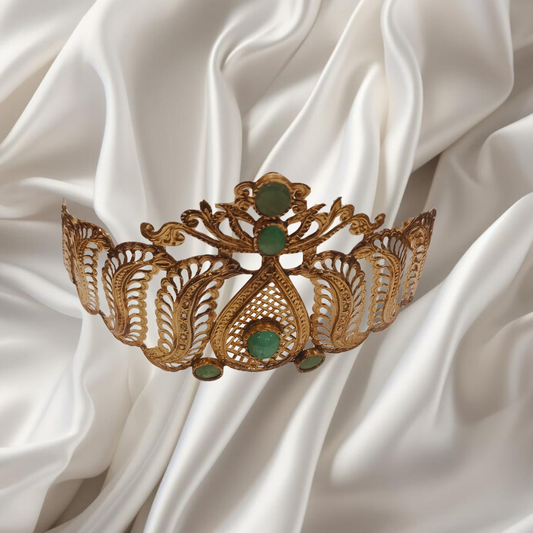 Couronne en Or 18k serti en émeraude et gravé