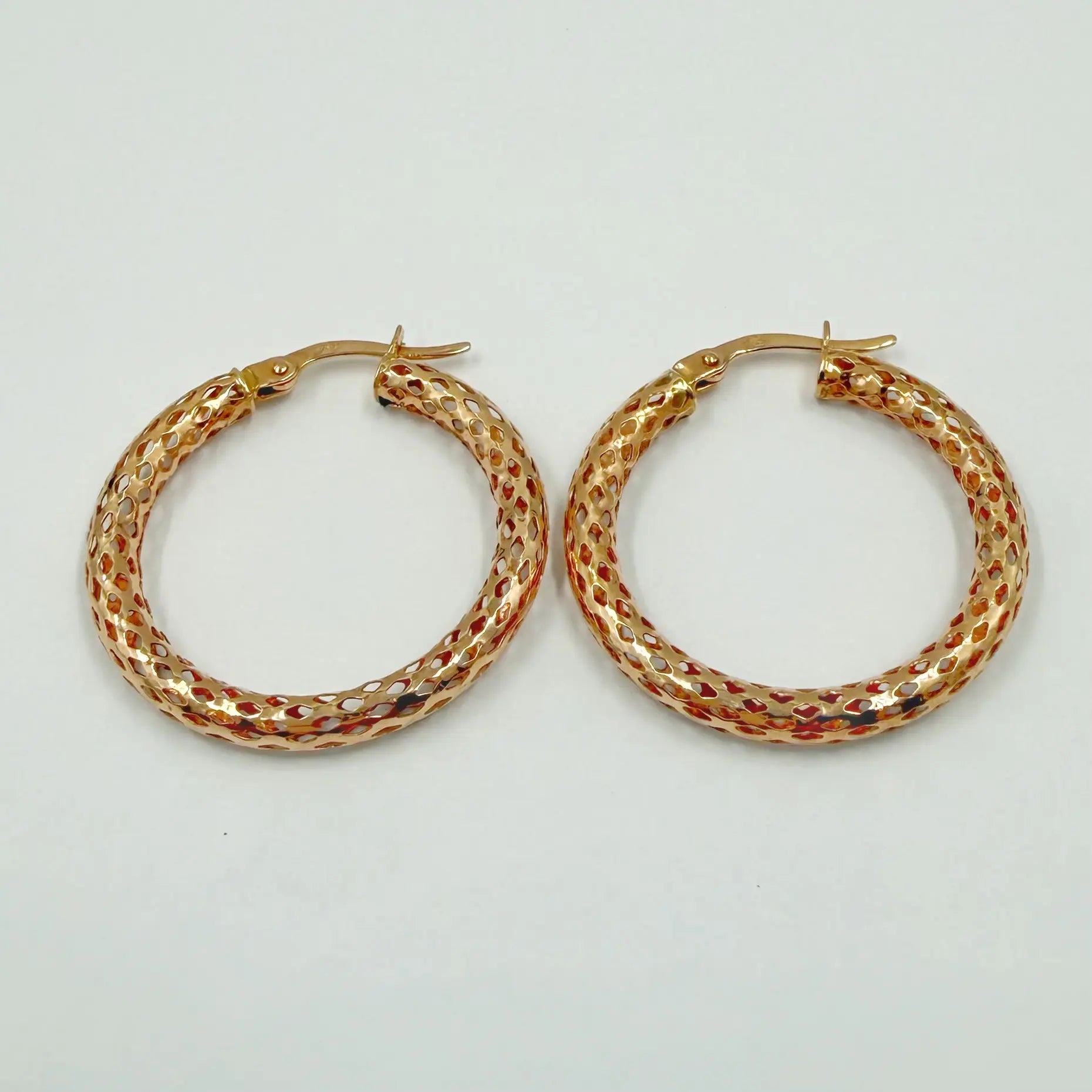 Boucles d'Oreilles Créoles Texturées en Or Rose 18K