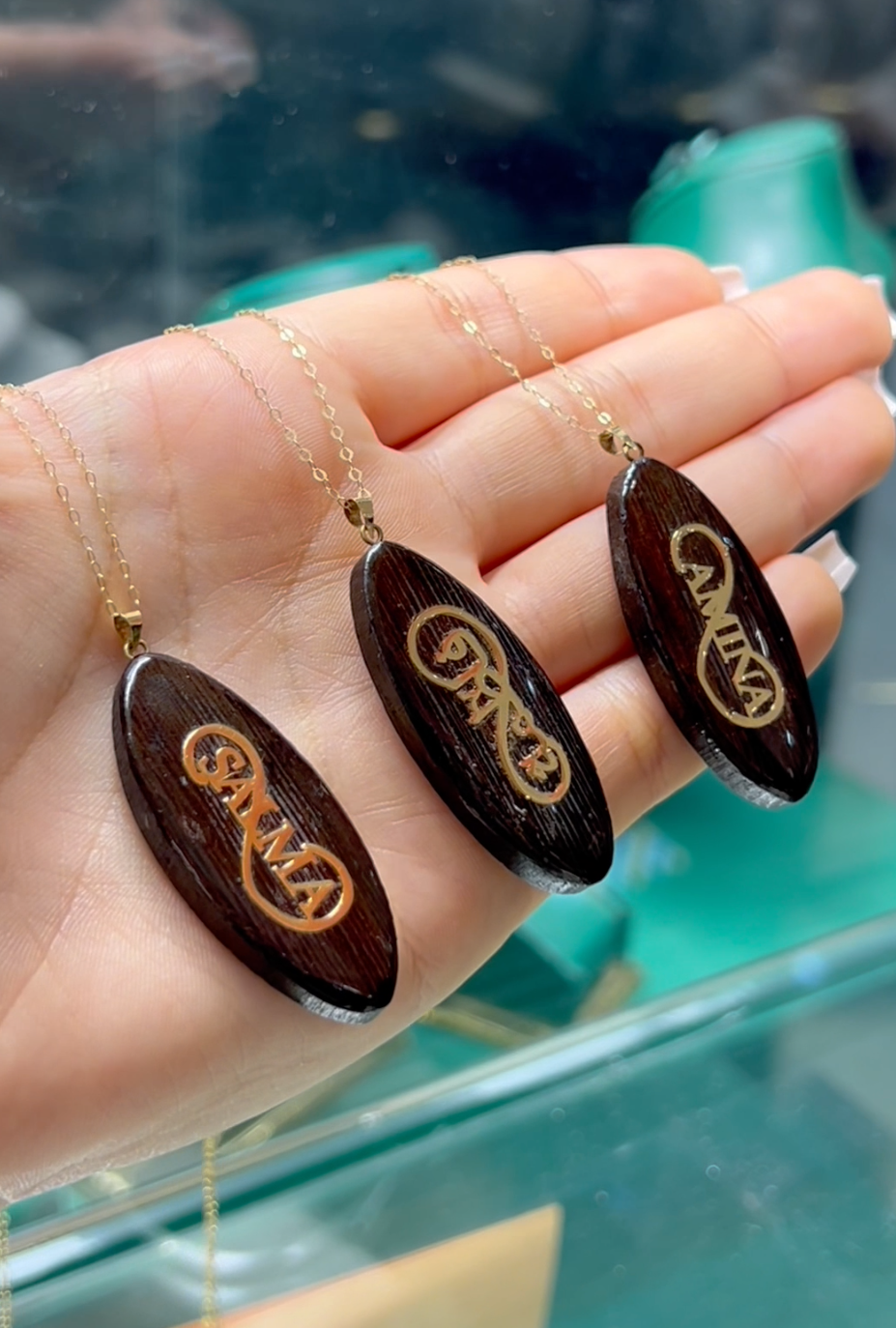 Collier OUD QMARI en Or 18k - Toutes les Prénoms Sont disponibles