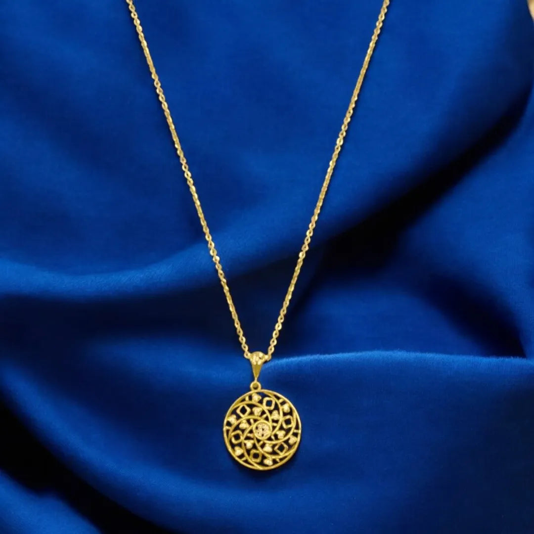 Collier avec Pendentif Filigrane en Or 18K