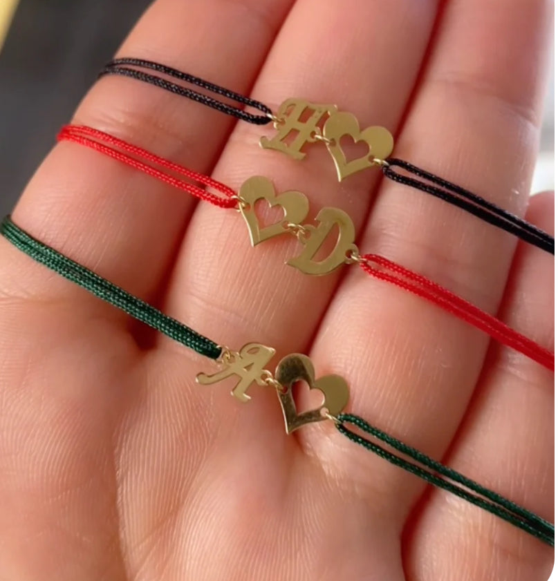Cordon personalisé en Or 18 carats . Tous les lettre disponibles