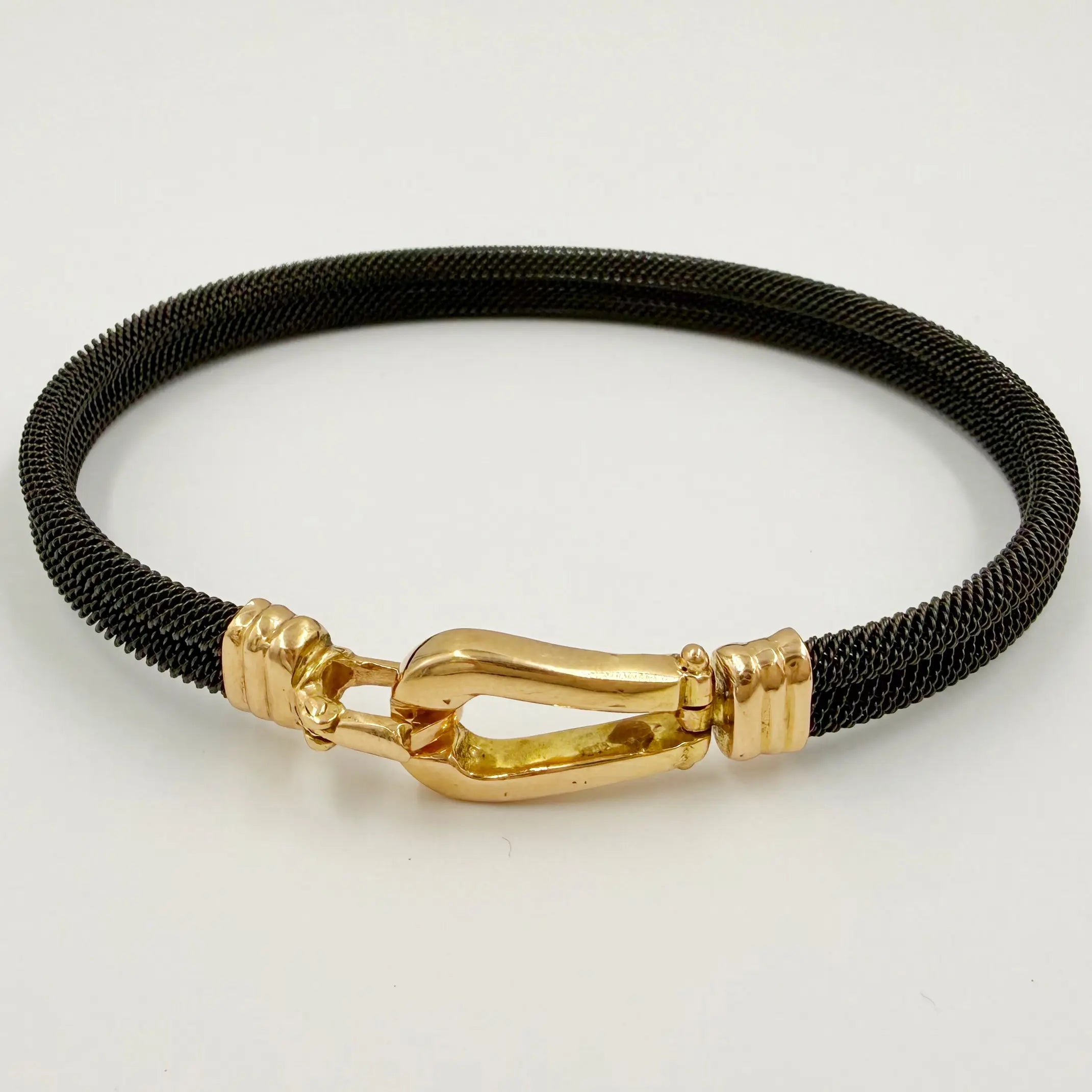 Bracelet homme en acier noir et boucle en or rose