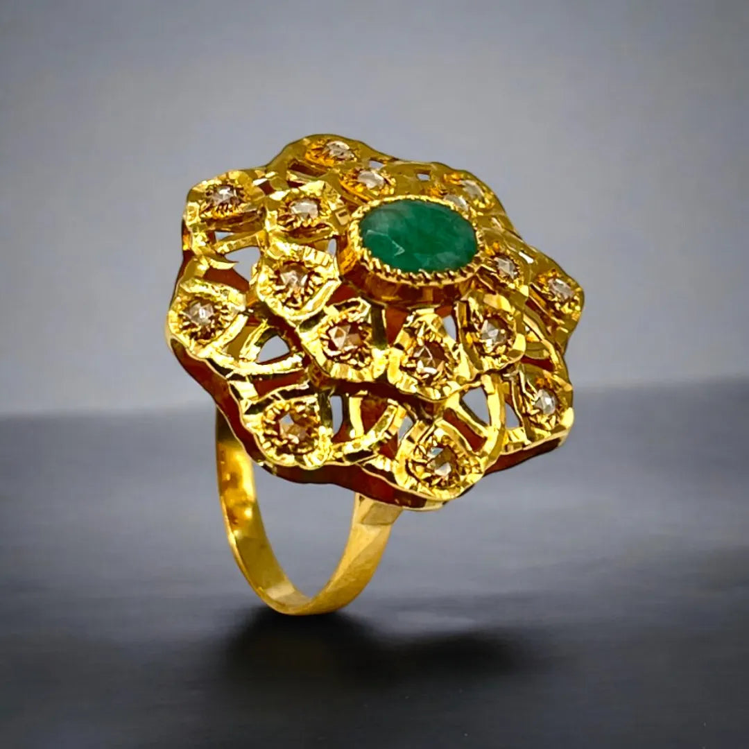 Bague Traditionnelle en Or 18k avec Émeraude