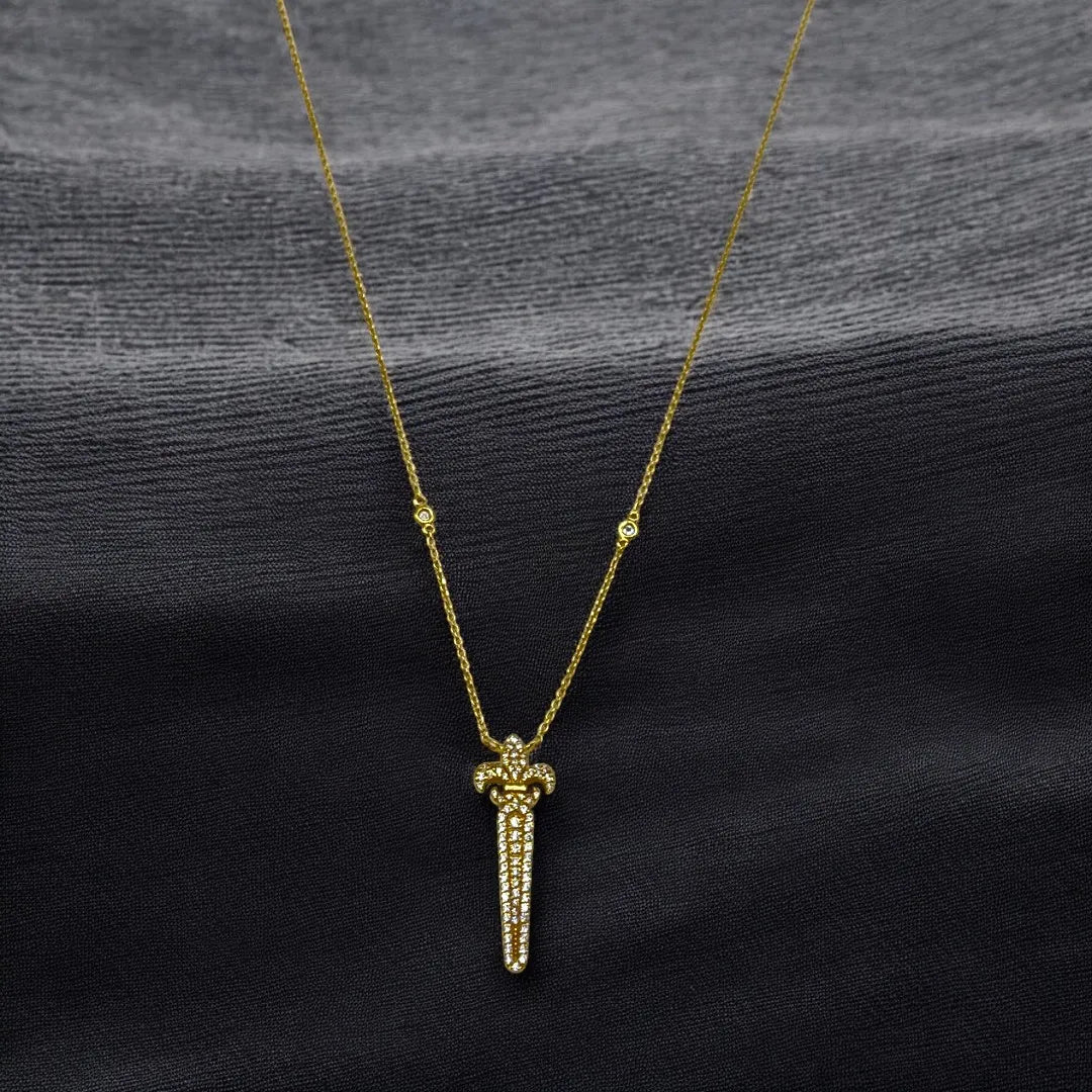 Collier avec Pendentif Épée en Or 18K