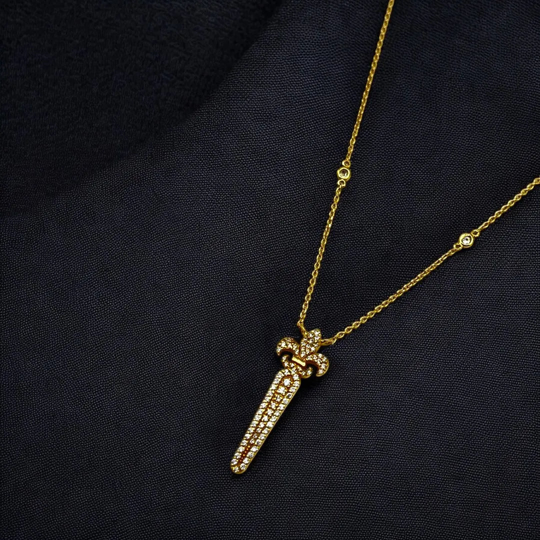 Collier avec Pendentif Épée en Or 18K