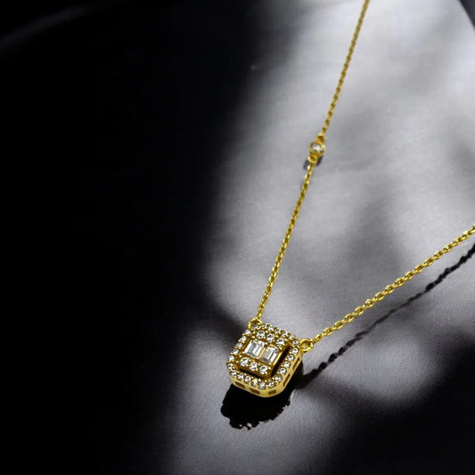 Pendentif Carré Serti en Or 18K