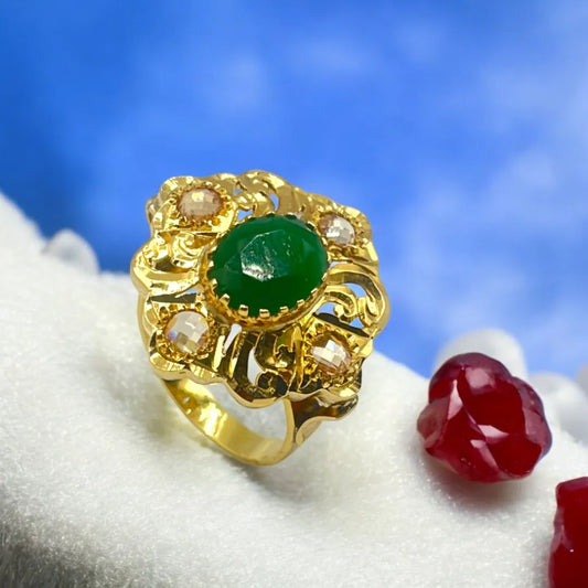 Bague Traditionnelle en Or 18K avec Rubis et Rosaces