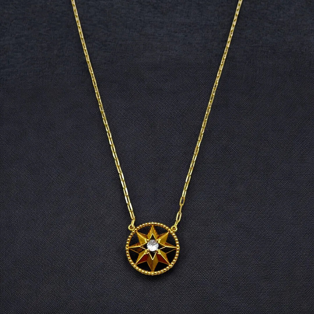 Chaîne Avec Pendentif Rose Des Vents