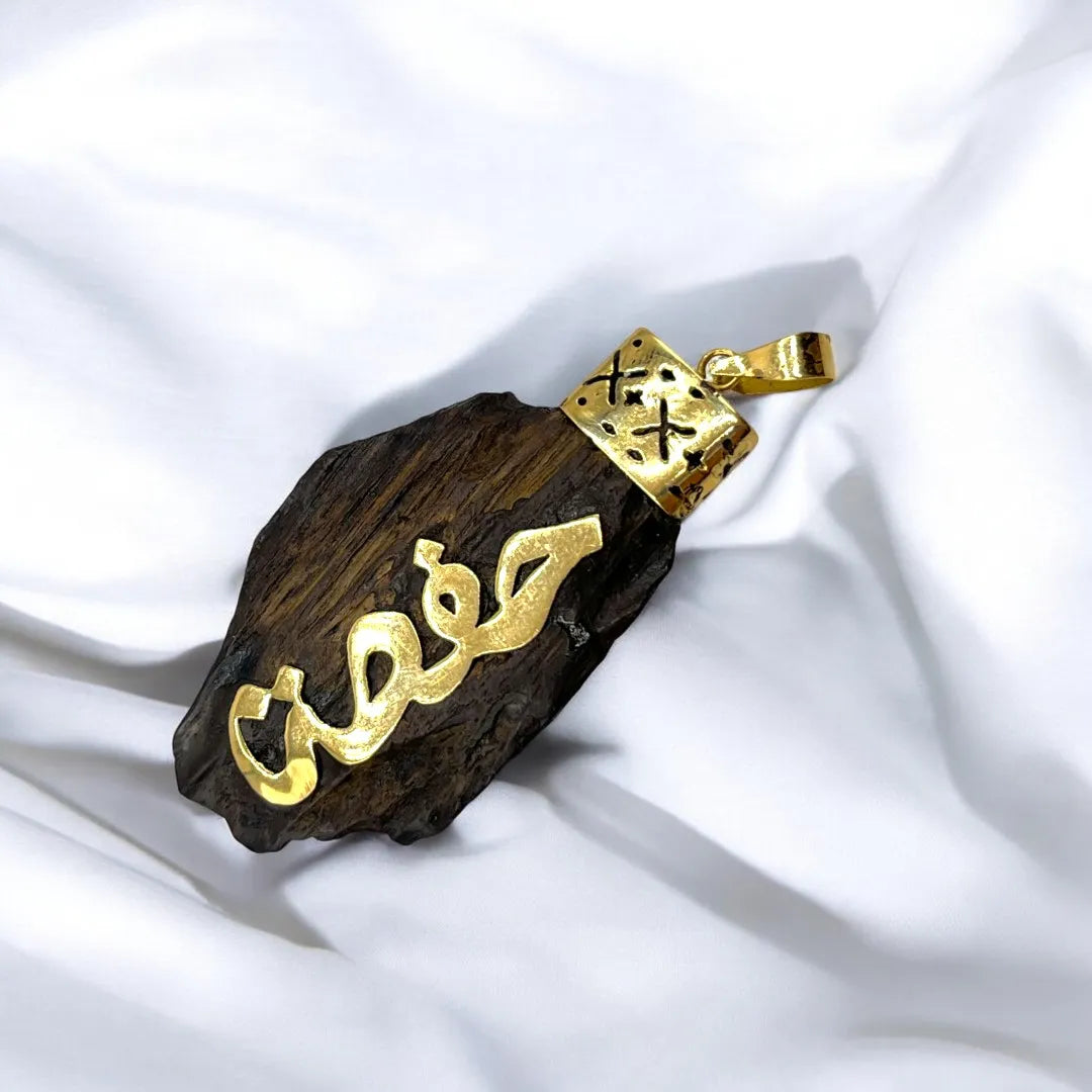 Pendentif OUD en Or 18k – Éclat Traditionnel