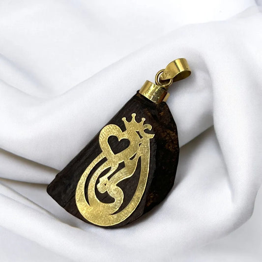 Pendentif OUD en Or 18k – Luxe et Tradition