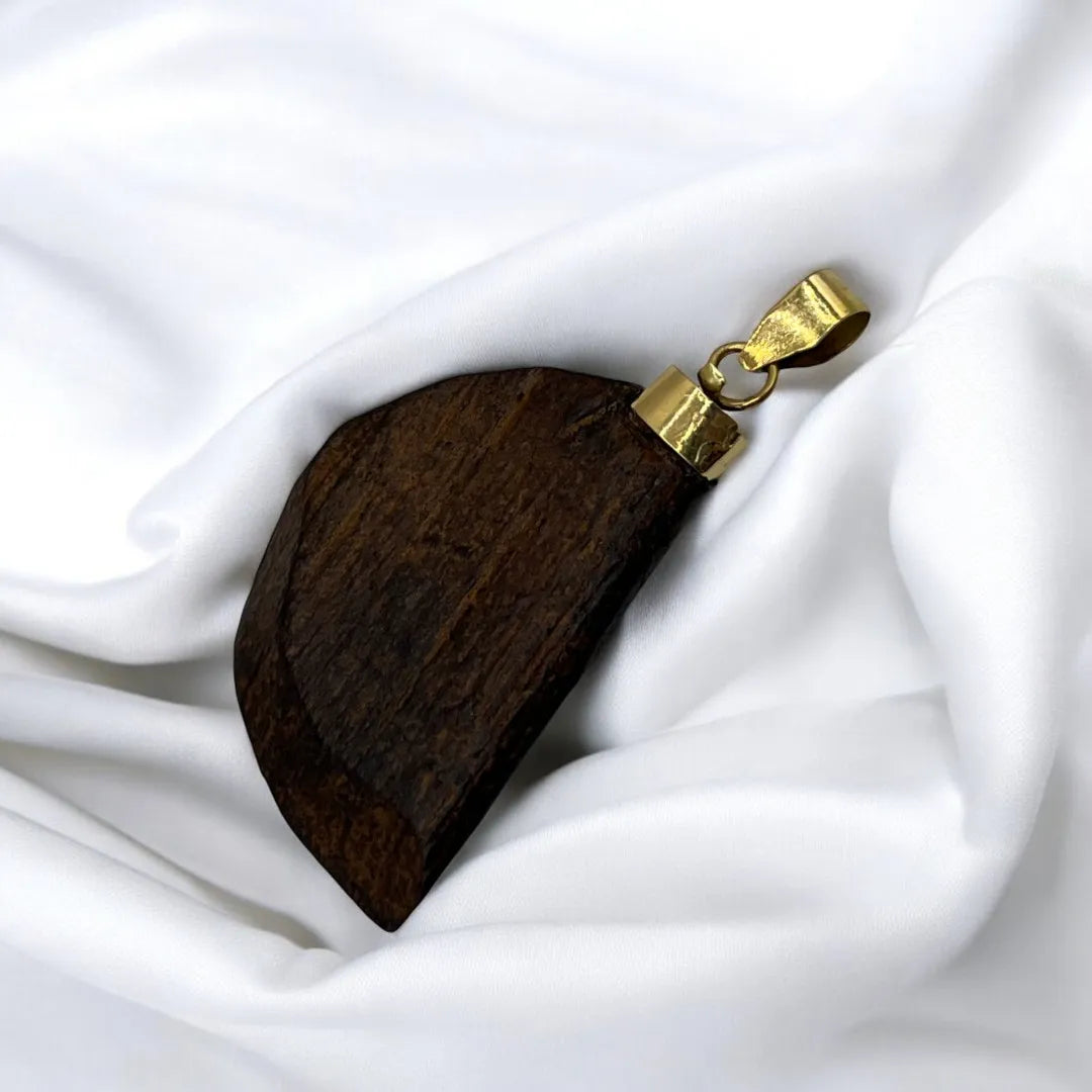 Pendentif OUD en Or 18k – Luxe et Tradition