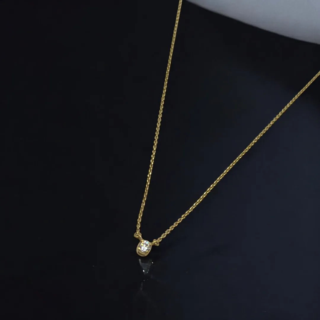 Chaîne Pendentif en Or avec Pierre Blanche