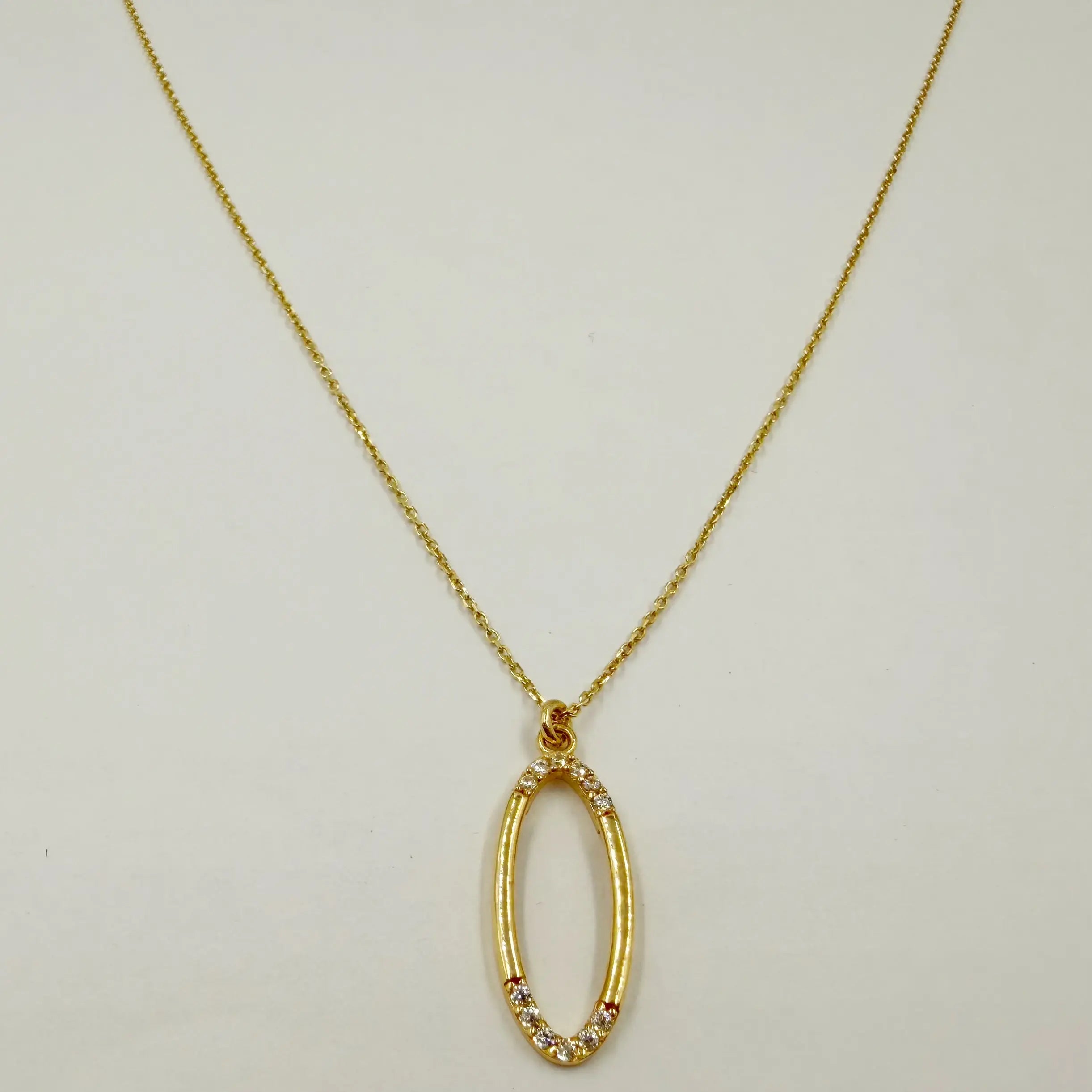 Collier Ovale Élégance en Or Jaune 18K