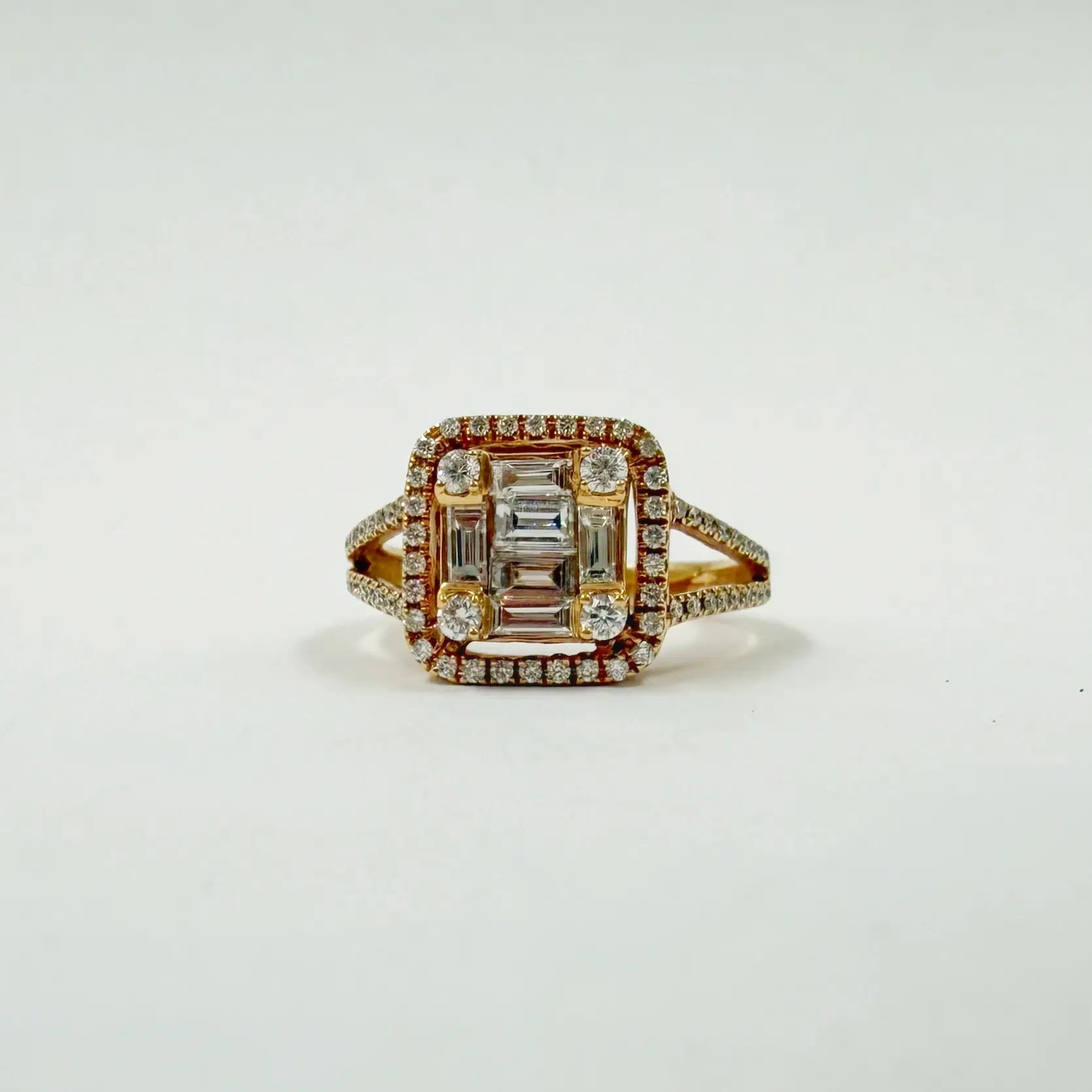 Alliance en or rose sertie de diamants et diamants baguette – 0,97 ct