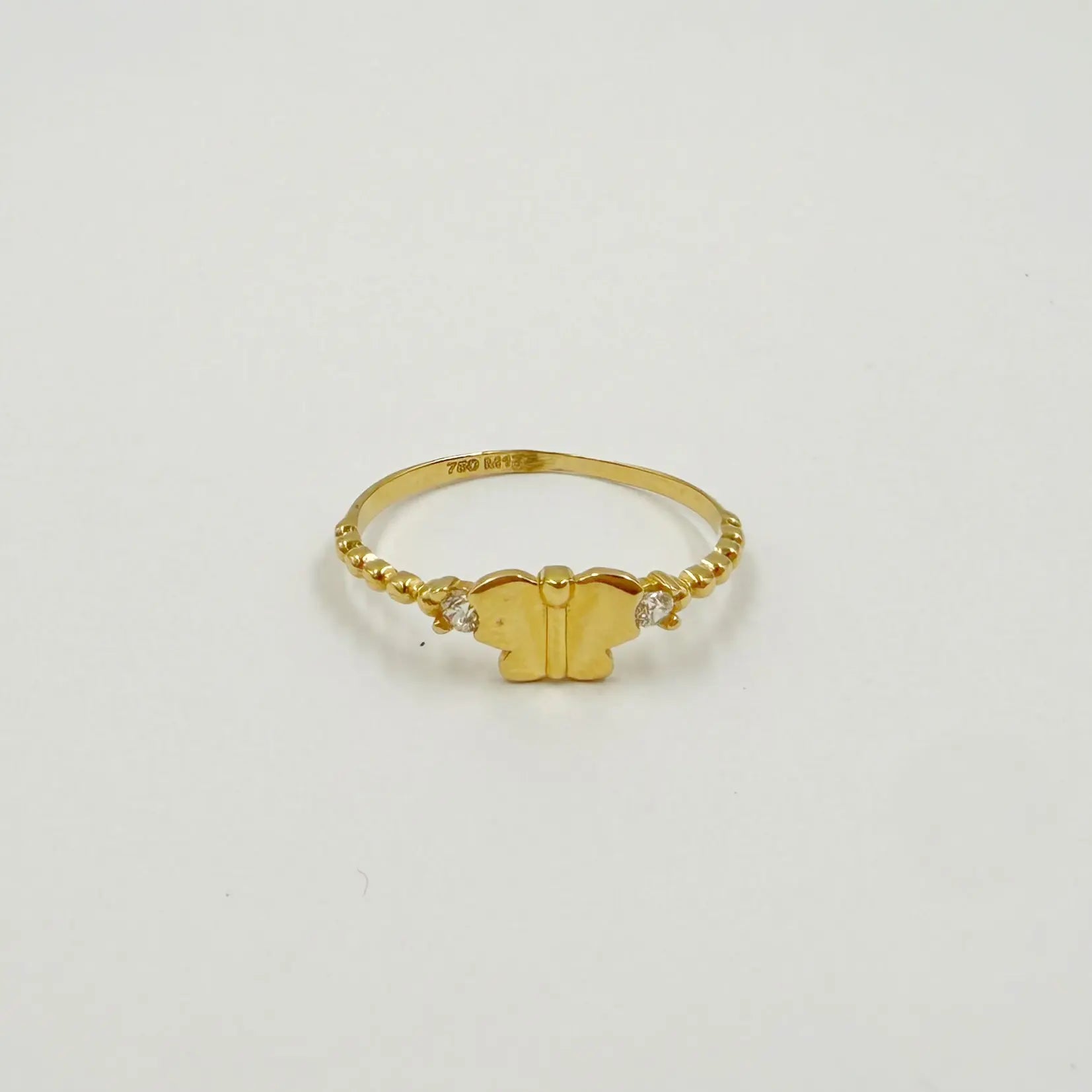 Bague en or jaune motif papillon