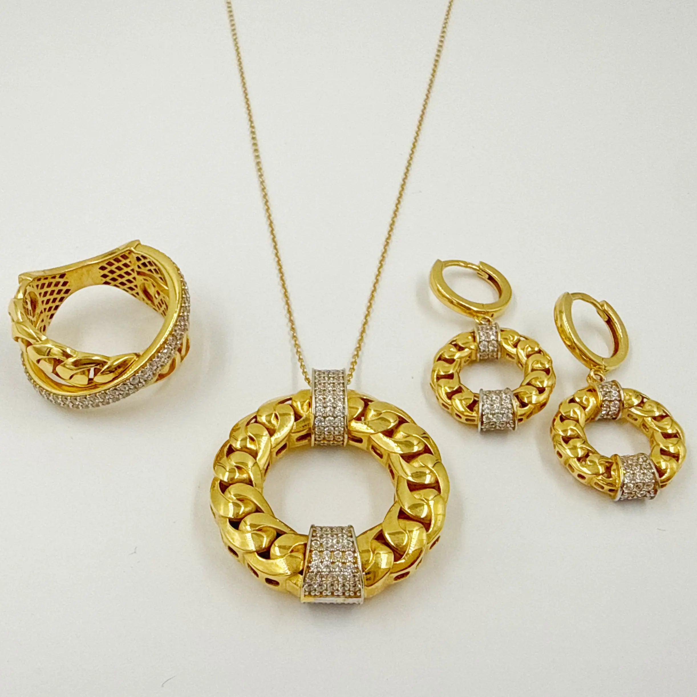 Parure Élégance Maille en or jaune – Chaîne, pendentif, boucles d'oreilles et bague