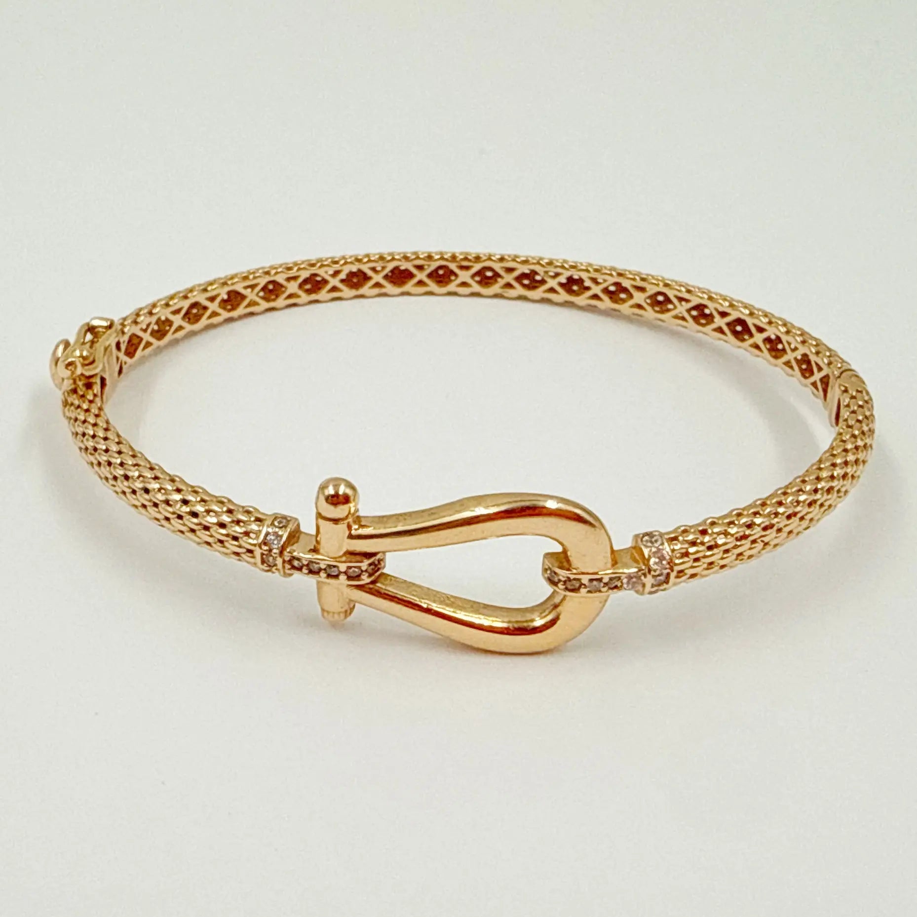 Bracelet rigide en or rose 18 carats – Fermoir design