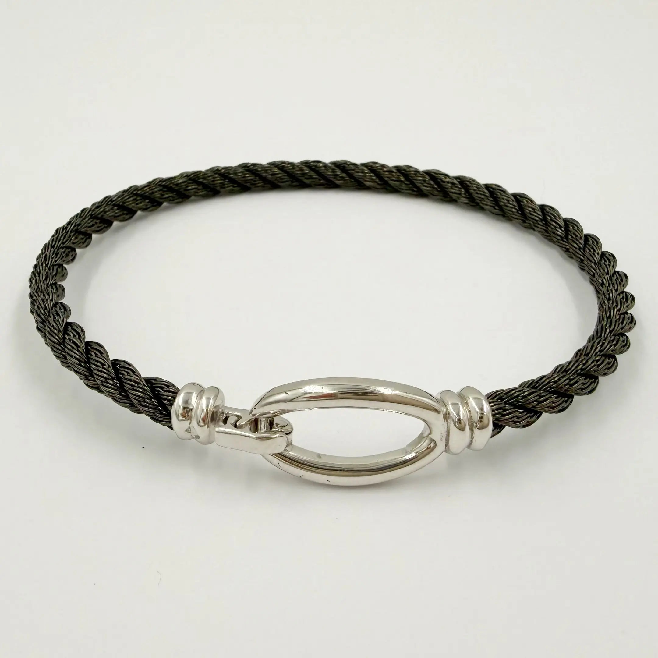Bracelet homme en acier noir et fermoir en or gris