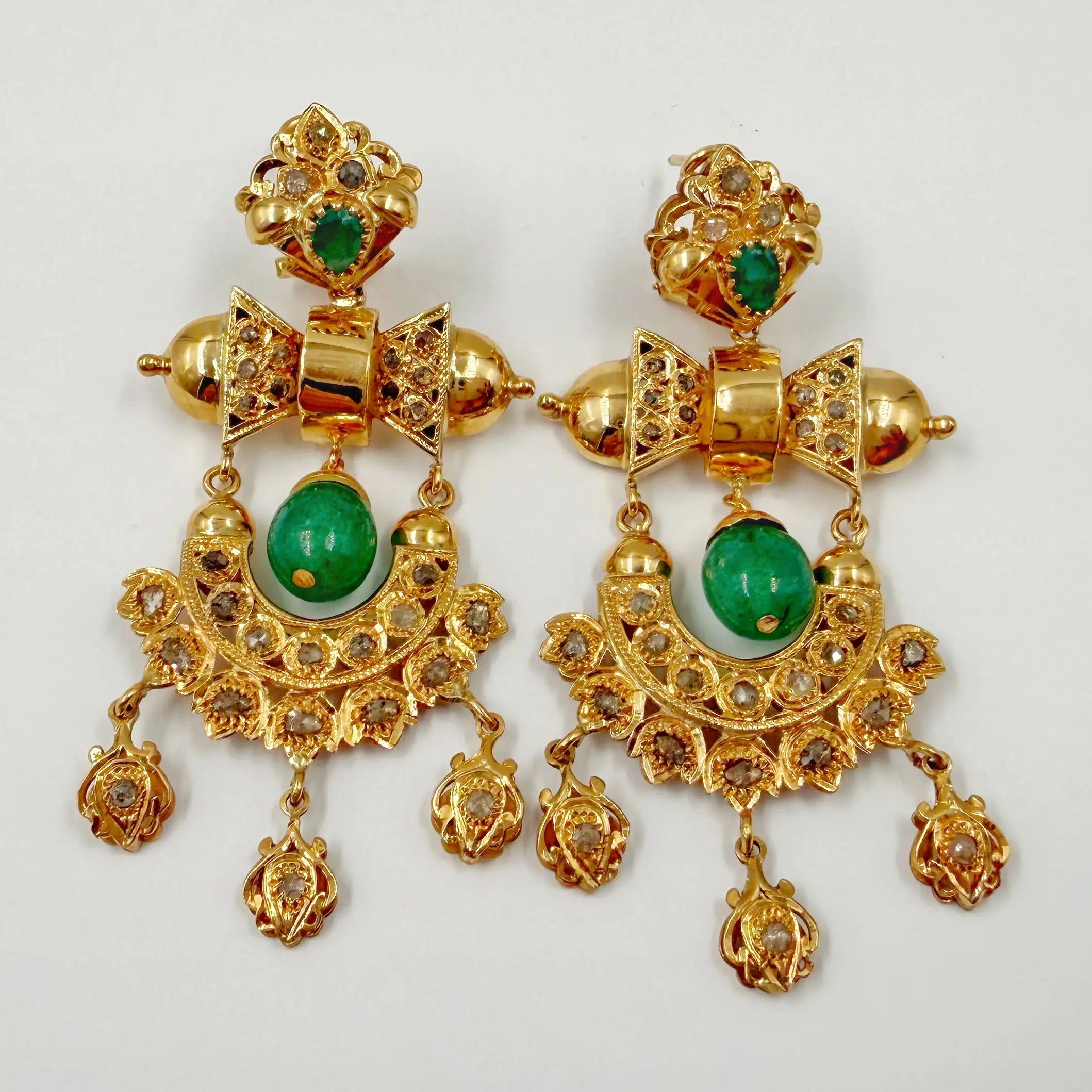 Boucles d'oreilles traditionnelles en or rose rosace avec pierres vertes, bellouta et deldoulat