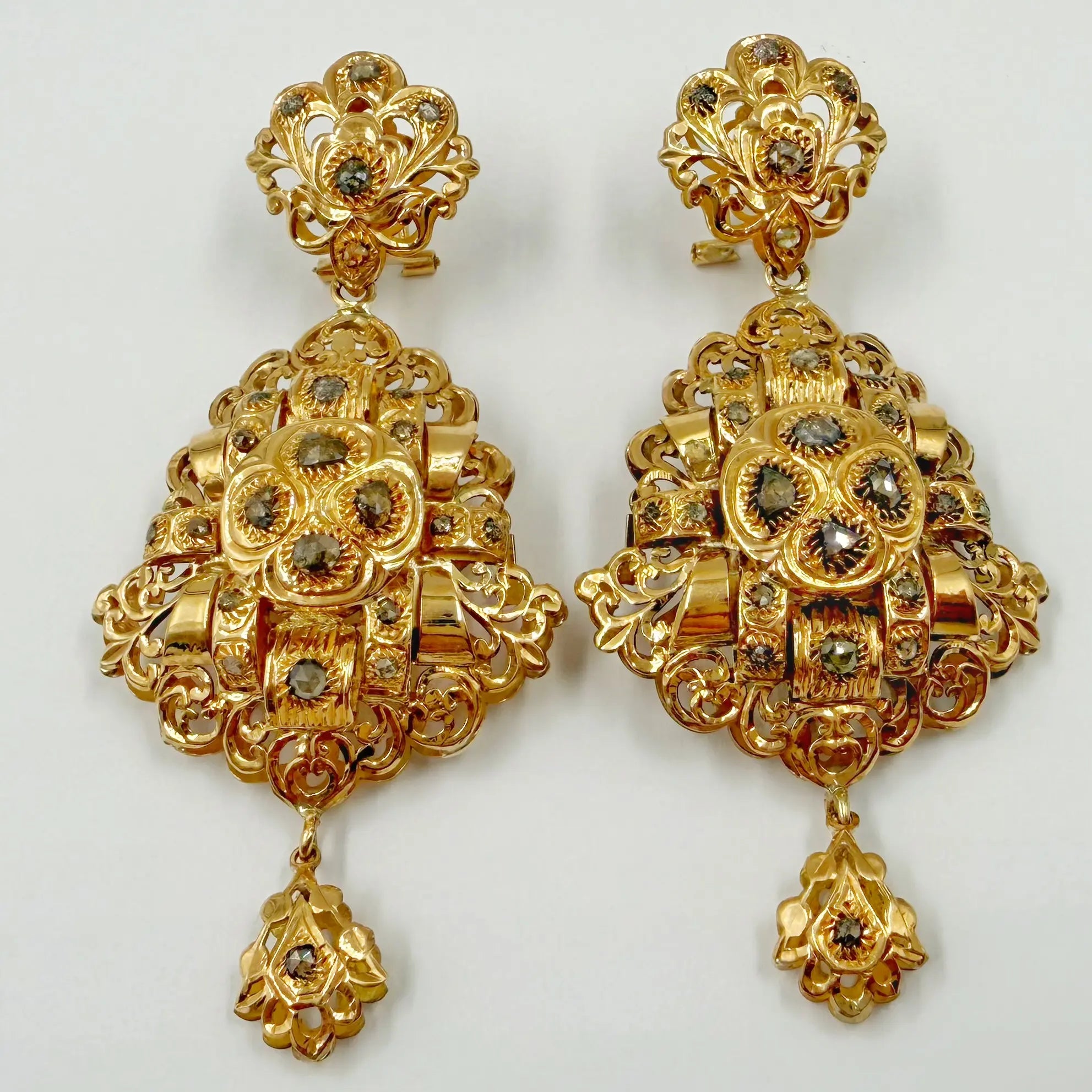 Boucles d'oreilles traditionnelles en or rose rosace avec hlala