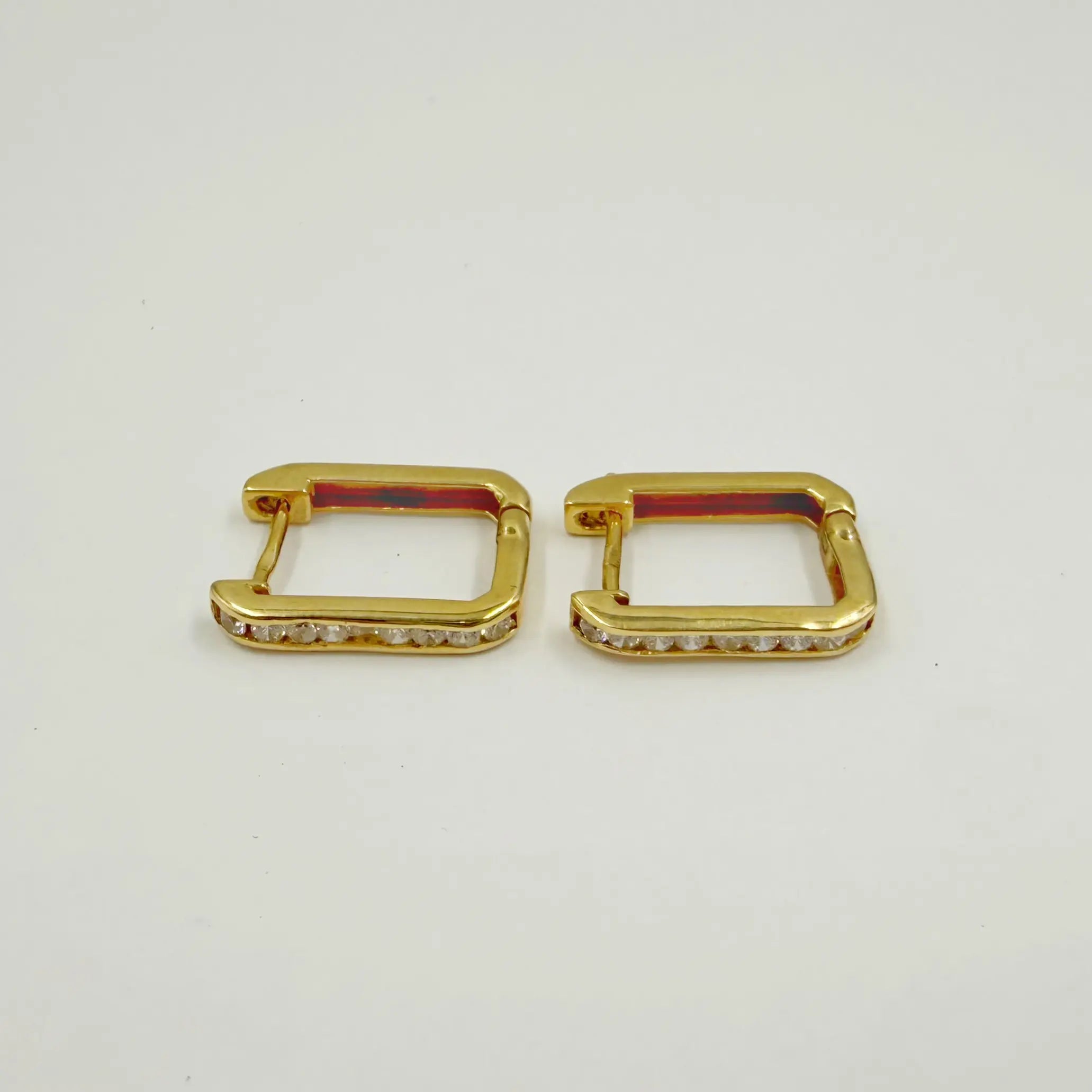 Boucles d'Oreilles Rectangulaires Pavées en Or Jaune 18K