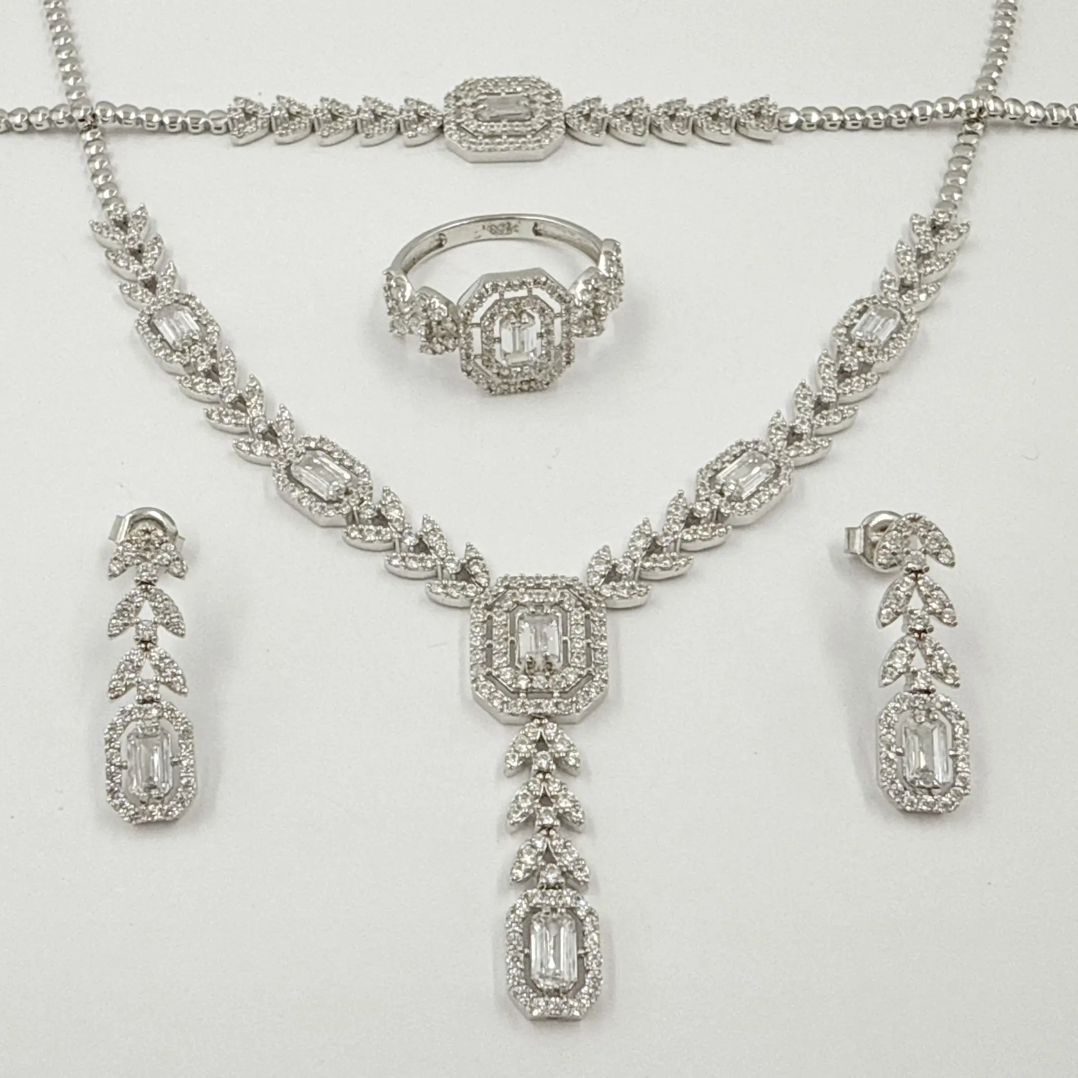 COLLIER BOUCLES BAGUE ET GOURMETTE OR MODERNE POUR MARIAGE OU FIANCAILLES SANS DIAMANTS FORME POIRE