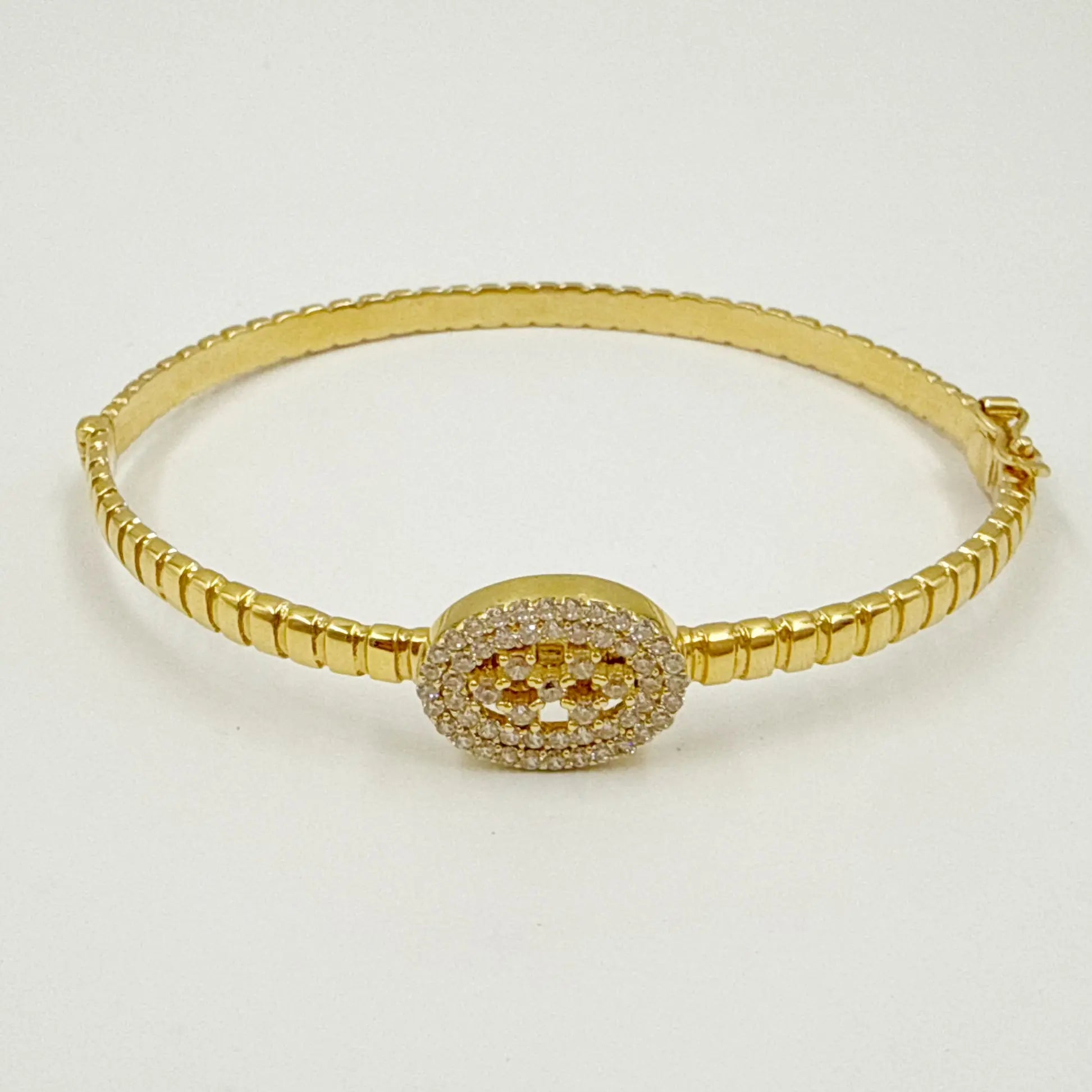 Bracelet Signature Ovale en or jaune 18 carats