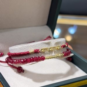براسلي تيفاني فاخر تصميم أنيق يجمع بين الخيط الحريري والأحجار الفاخرة [B.FETHI™]