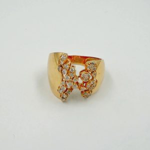 Bague en or rose au motif ajouré serti de pierres blanches visibles [B.FETHI™]