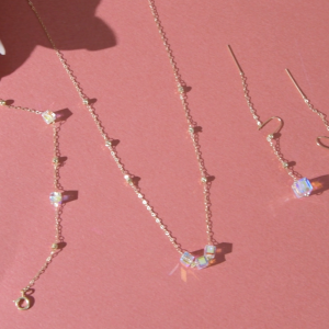 Ensemble en Or 18k avec des pierres cristal. Collier, Gourmette et boucles d'oreilles [B.FETHI™]