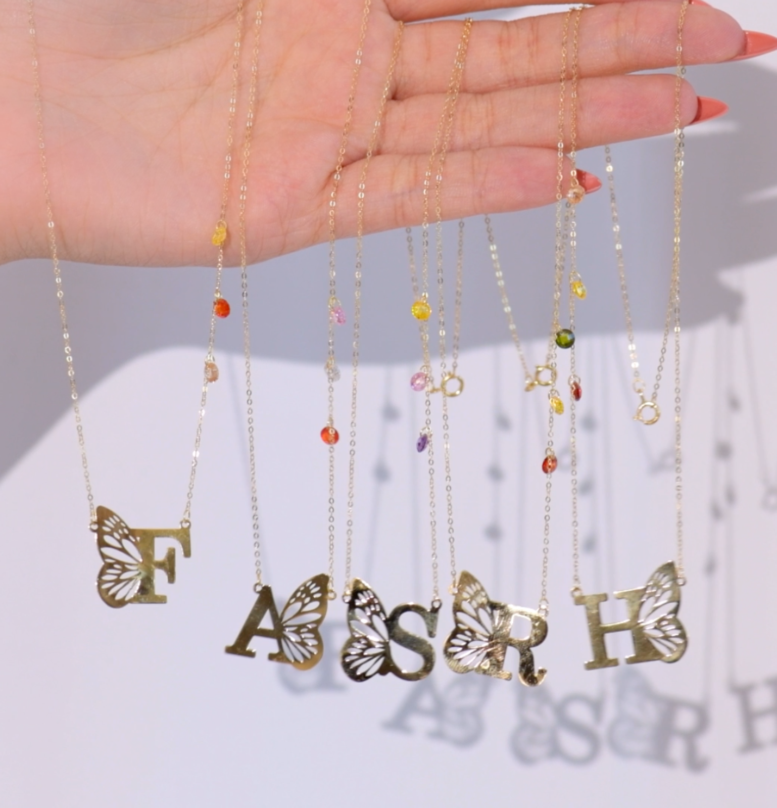 Collier en Or 18k un délicat pendentif papillon [B.FETHI™]
