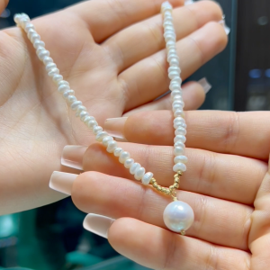 Collier NELIA en Or 18k Avec Pierres Johar Naturelles [B.FETHI™]